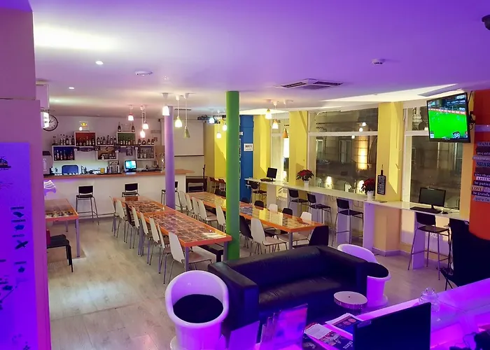 Golden Tram 242 Suites & Hostel